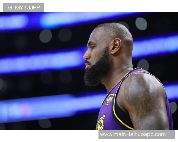 詹姆斯对湖人新赛季开局充满期待Shams透露他对球队的兴奋之情