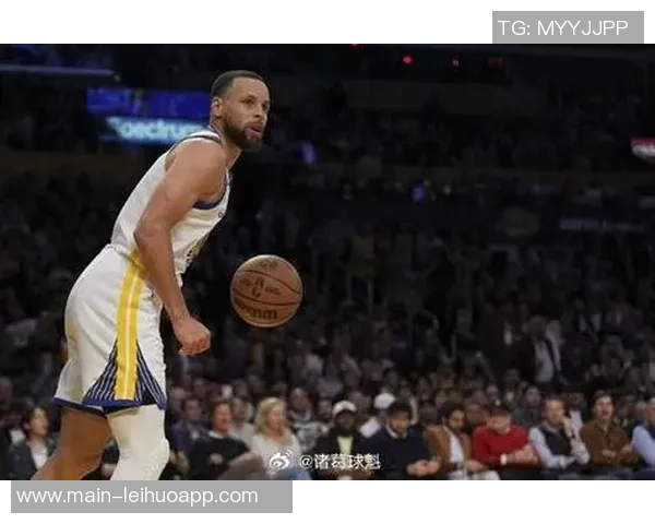 库里三分球表现出色本赛季投进93记仅次于米切尔且少打7场比赛