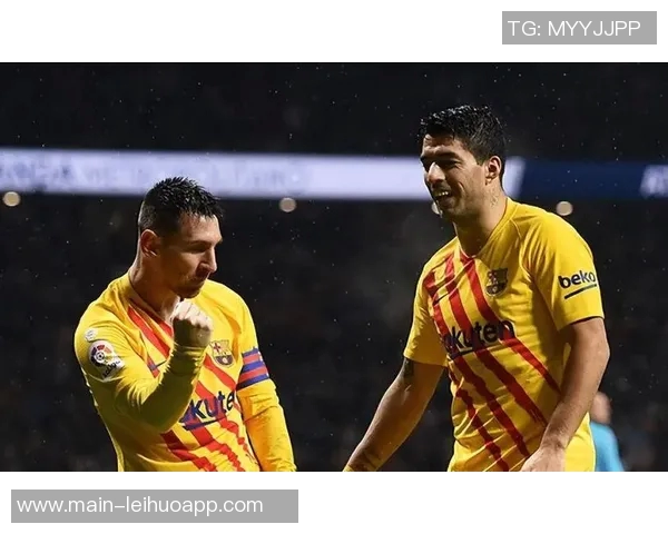 梅西与苏亚雷斯德保罗共聚训练场备战新赛季展现团结精神 梅西与苏亚雷斯德保罗共聚训练场备战新赛季展现团结精神