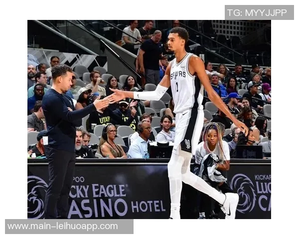 哈里森巴恩斯谈防守独行侠压力与文班亚马的出色表现